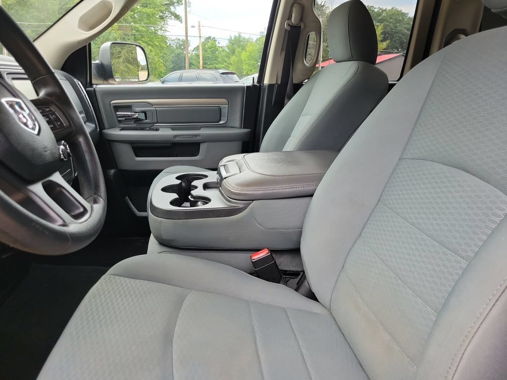 Used 2017 RAM 1500 Classic SLT AWD/4WD image 19
