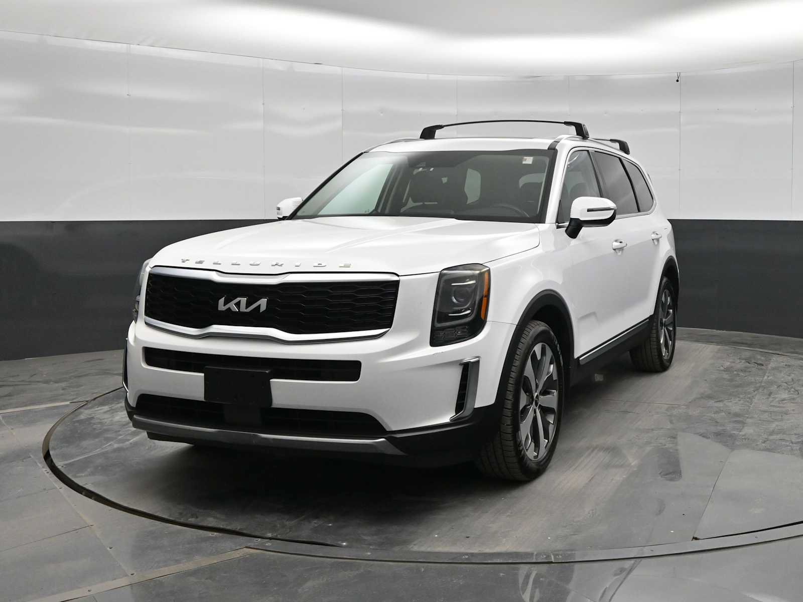 Used 2022 Kia Telluride S AWD/4WD image 3