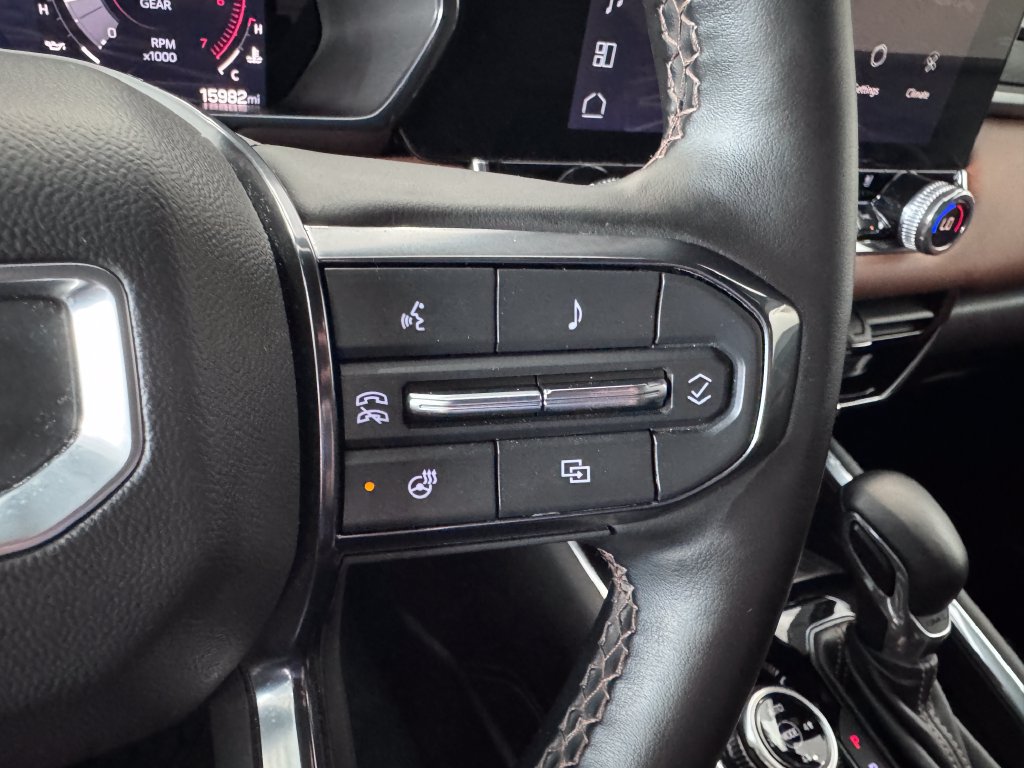 Certified 2024 GMC Canyon AT4 w/ AT4 Premium Package AWD/4WD image 17