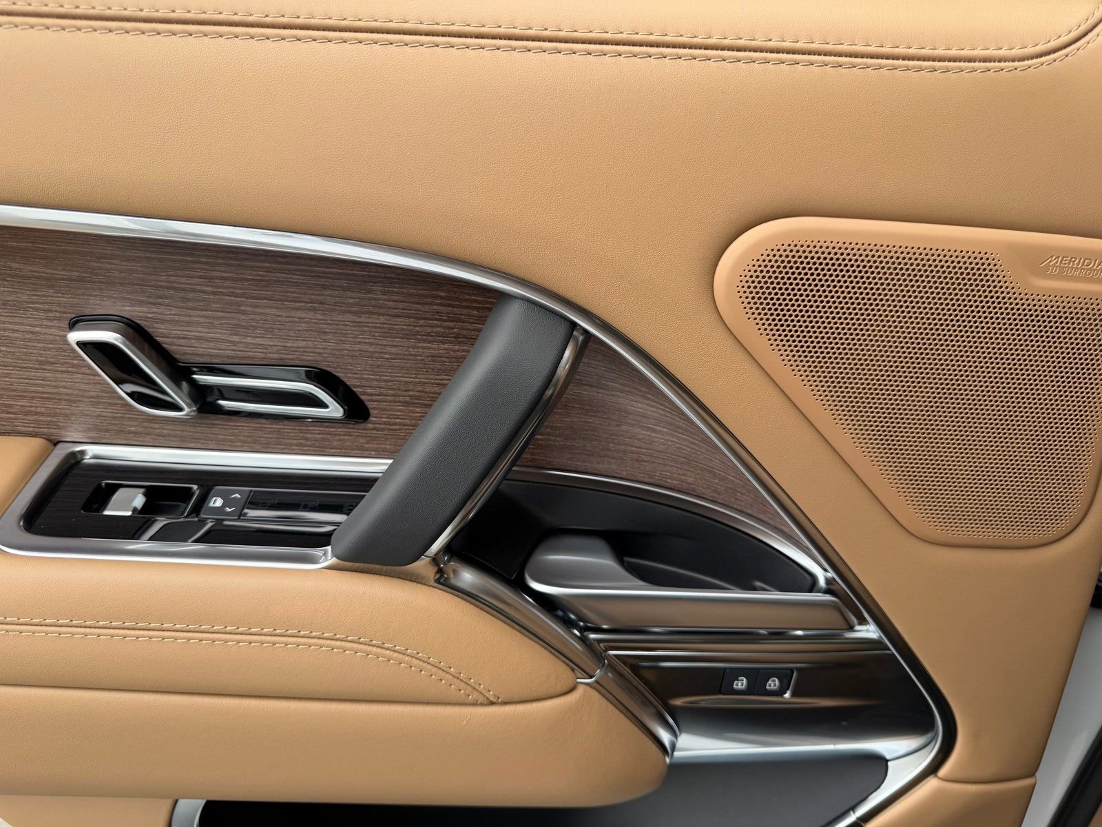 Used 2024 Land Rover Range Rover SE image 27