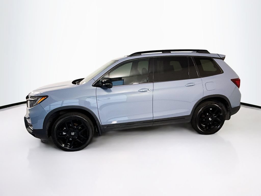 Certified 2025 Honda Passport Black Edition image 8