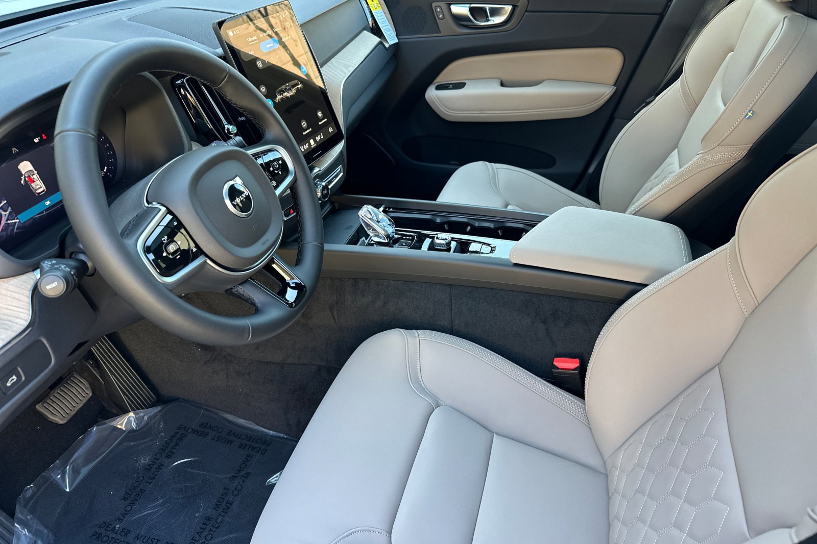 New 2026 Volvo XC60 B5 Plus w/ Climate Package image 8