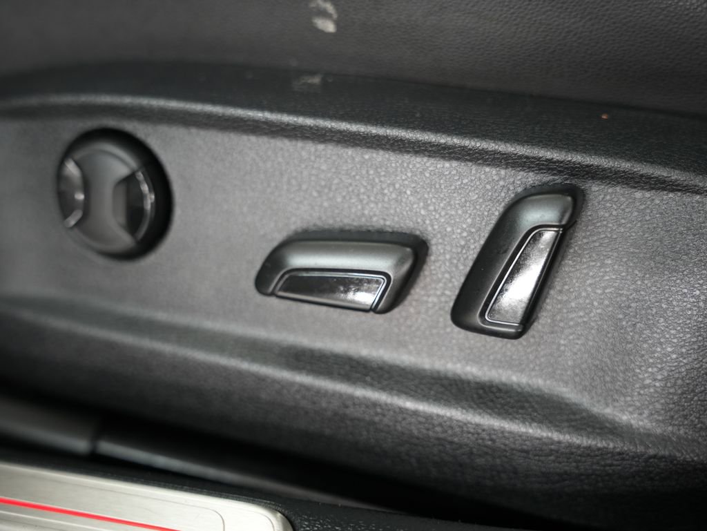 Used 2015 Volkswagen GTI SE FWD image 45