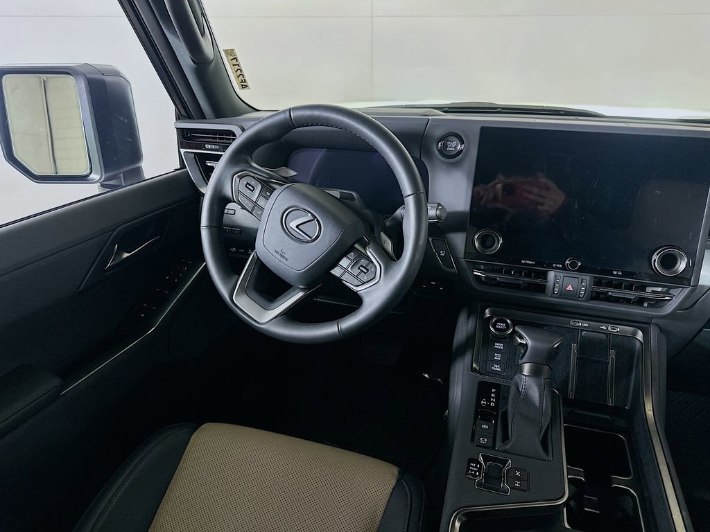 Used 2024 Lexus GX 550 image 17
