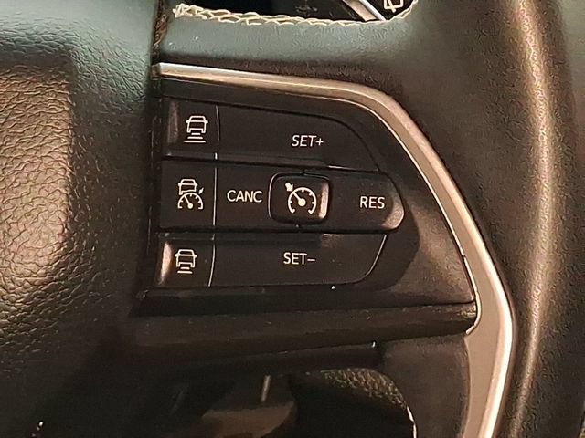 Used 2023 Jeep Grand Cherokee L Altitude AWD/4WD image 15