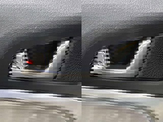 Used 2023 Genesis G70 2.0T image 15