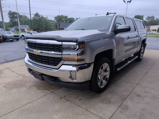 Used 2018 Chevrolet Silverado 1500 LT w/ LT Eassist Package AWD/4WD image 4