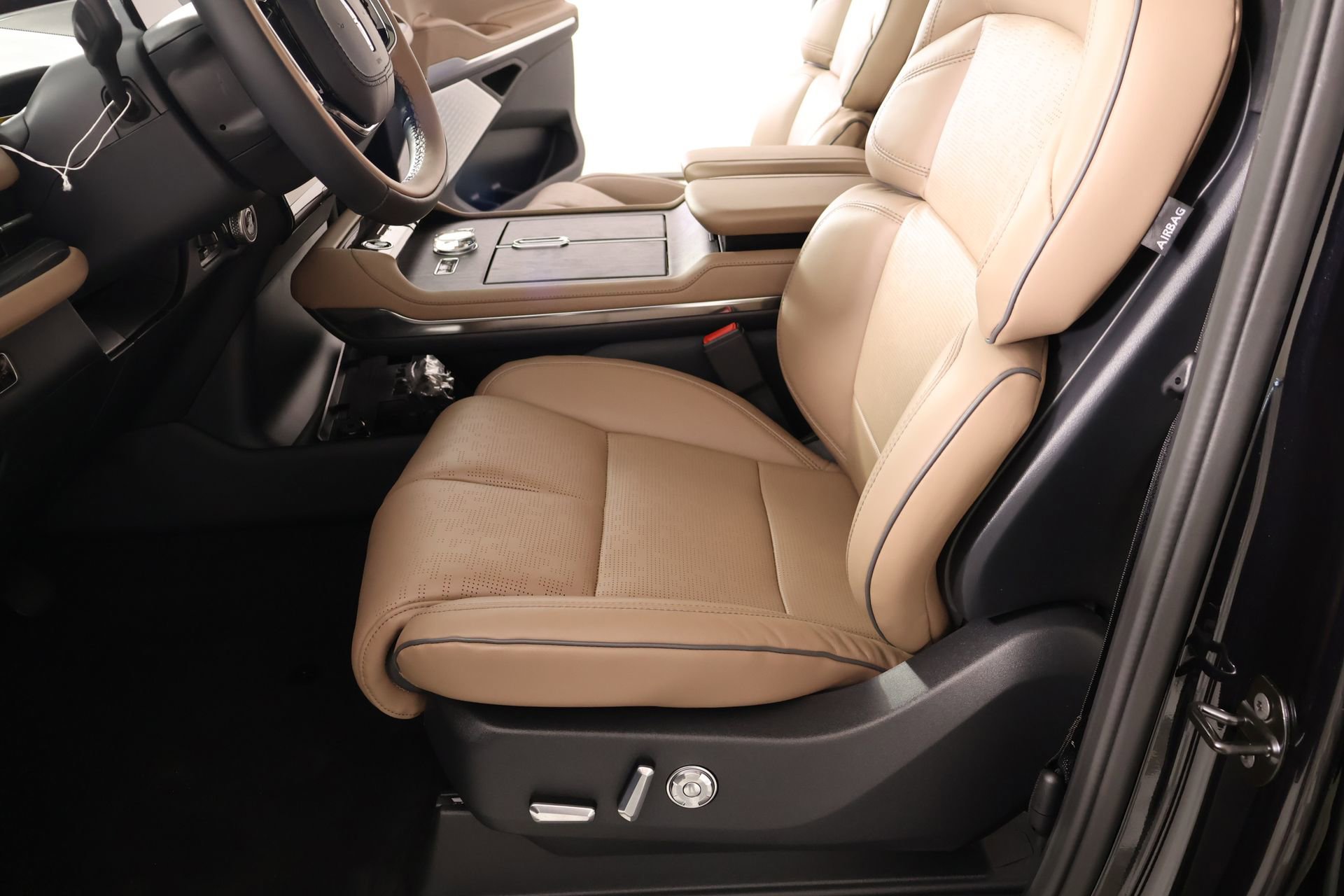 New 2026 Lincoln Navigator L Black Label AWD/4WD image 12