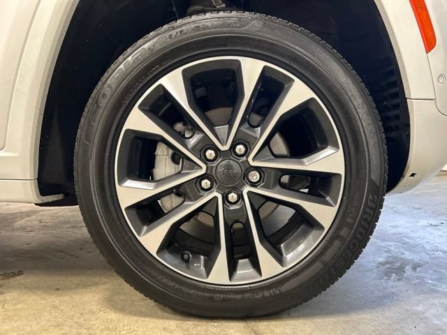 Used 2023 Jeep Grand Cherokee Overland AWD/4WD image 11