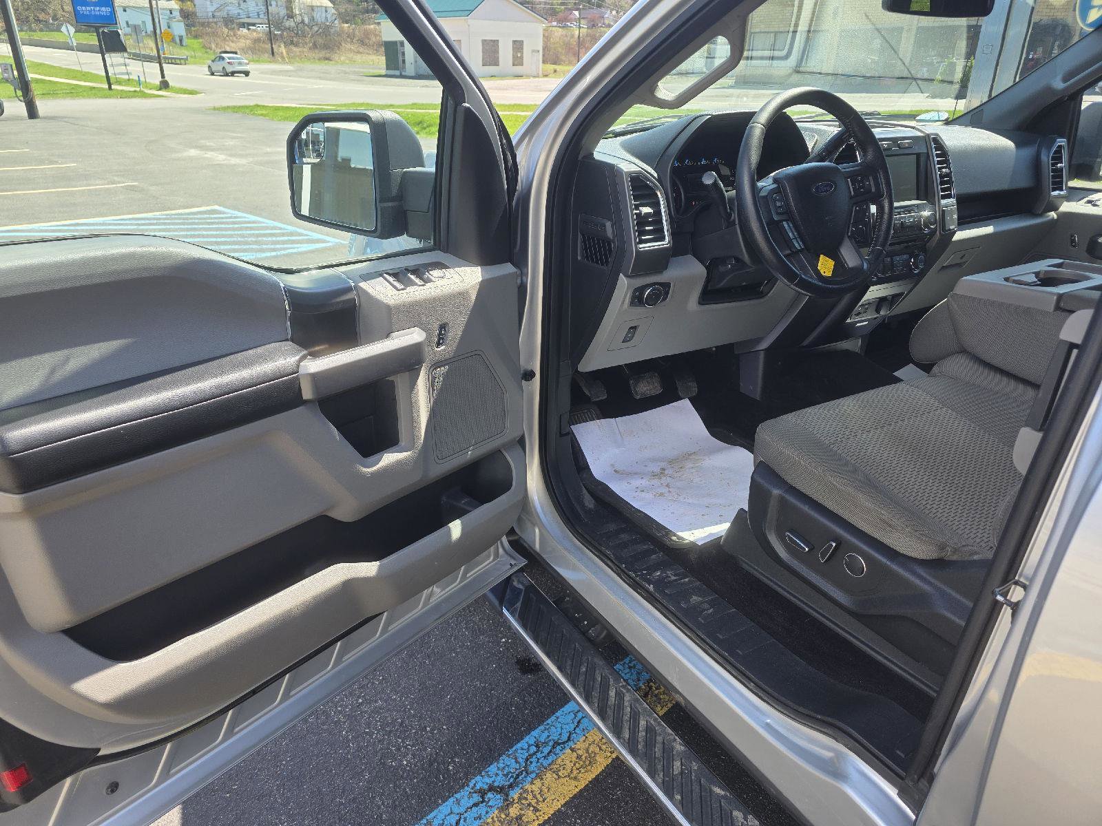 Used 2015 Ford F150 XLT w/ Equipment Group 302A Luxury image 10