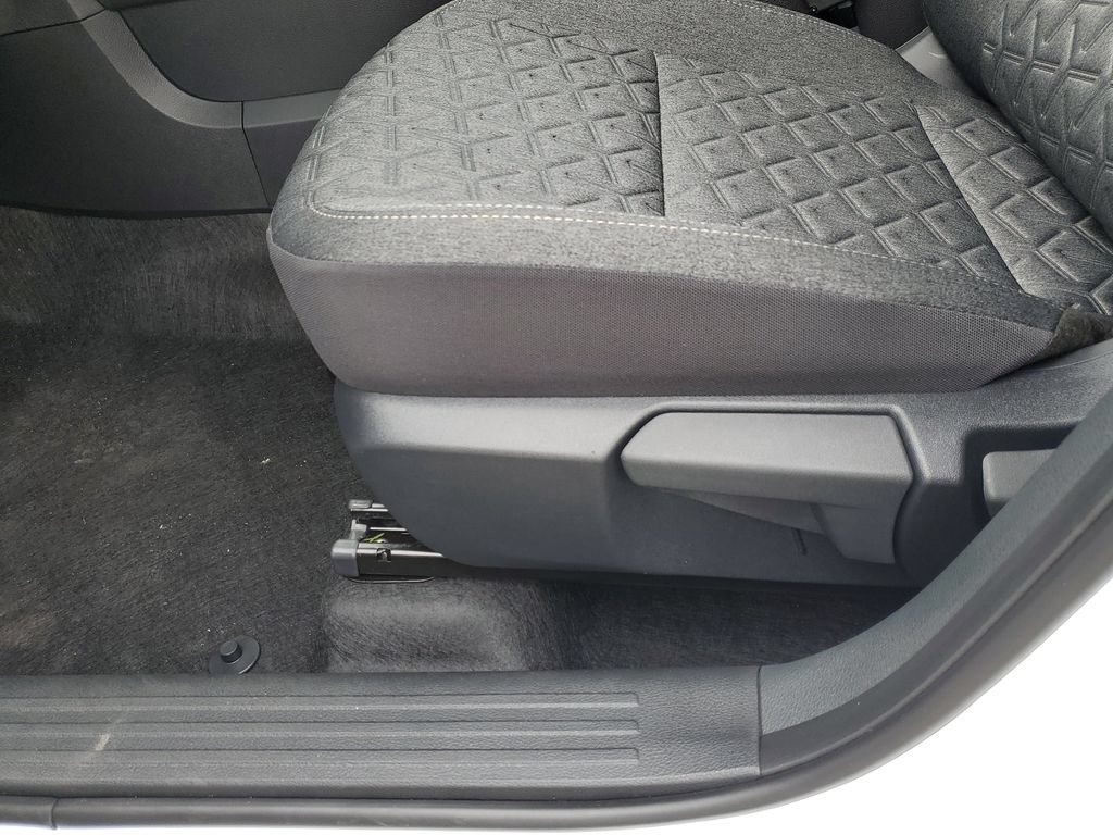 New 2026 Nissan Kicks SV w/ Cold Weather Package FWD image 20