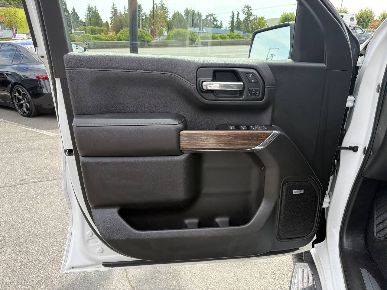 Used 2019 Chevrolet Silverado 1500 High Country w/ Technology Package AWD/4WD image 29