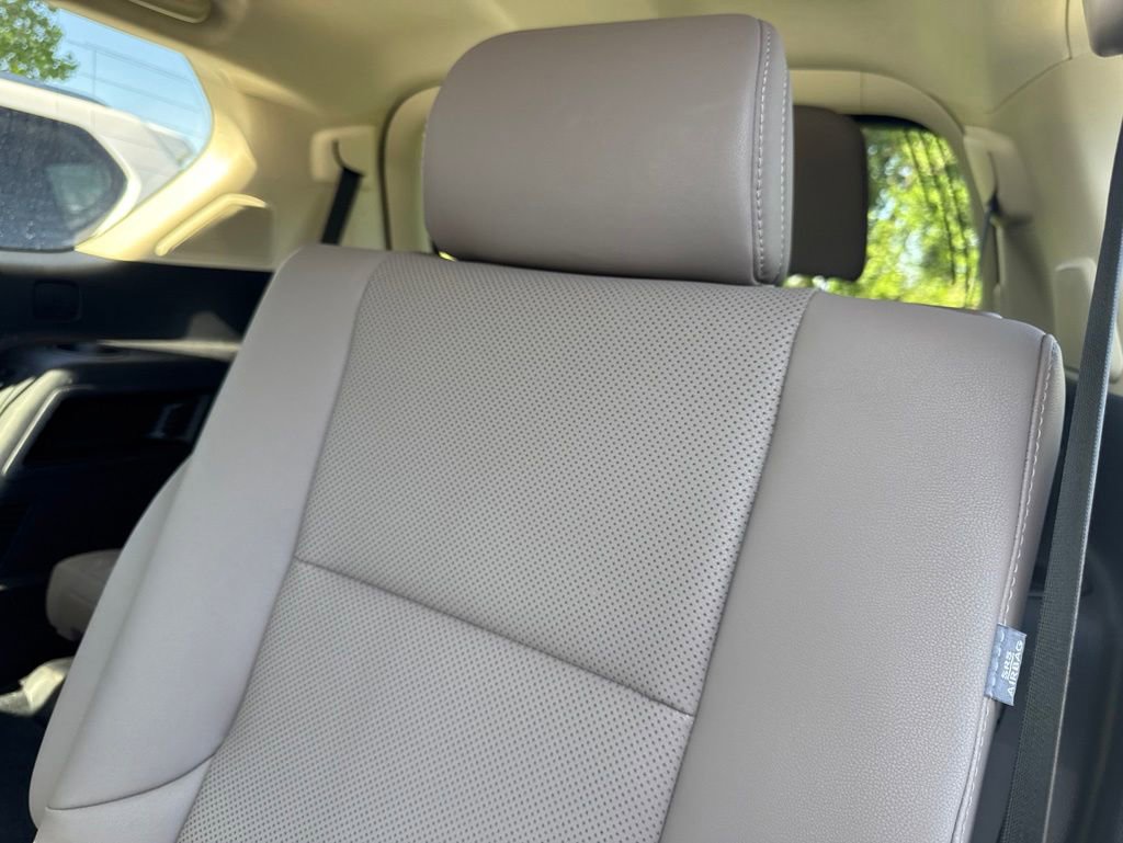 Used 2023 Lexus GX 460 Premium w/ Accessory Package AWD/4WD image 13