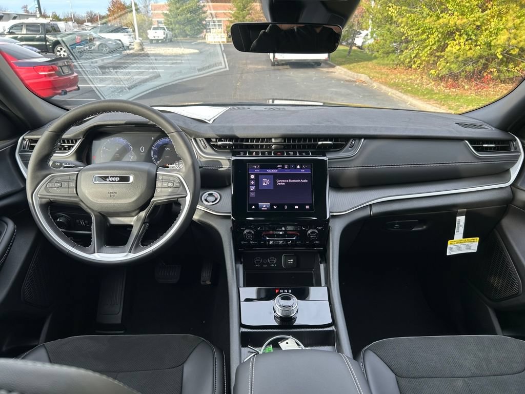 New 2025 Jeep Grand Cherokee Altitude AWD/4WD image 9