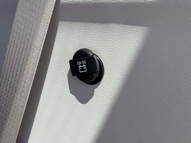 Used 2024 Chrysler Pacifica Touring-L FWD image 9
