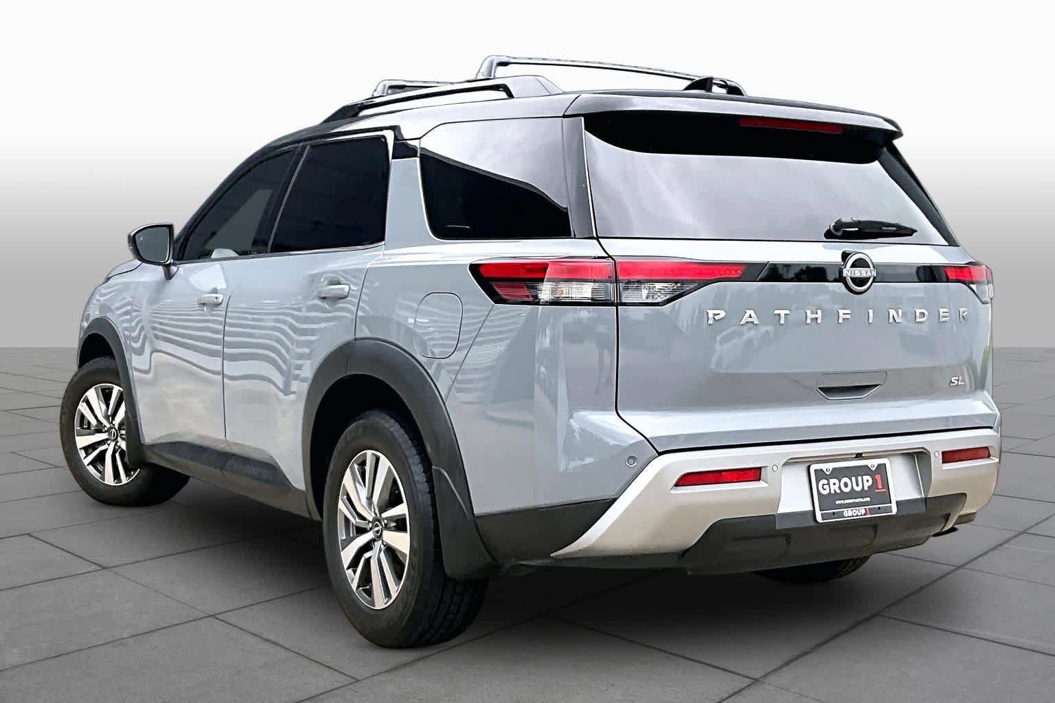 Used 2023 Nissan Pathfinder SL FWD image 11