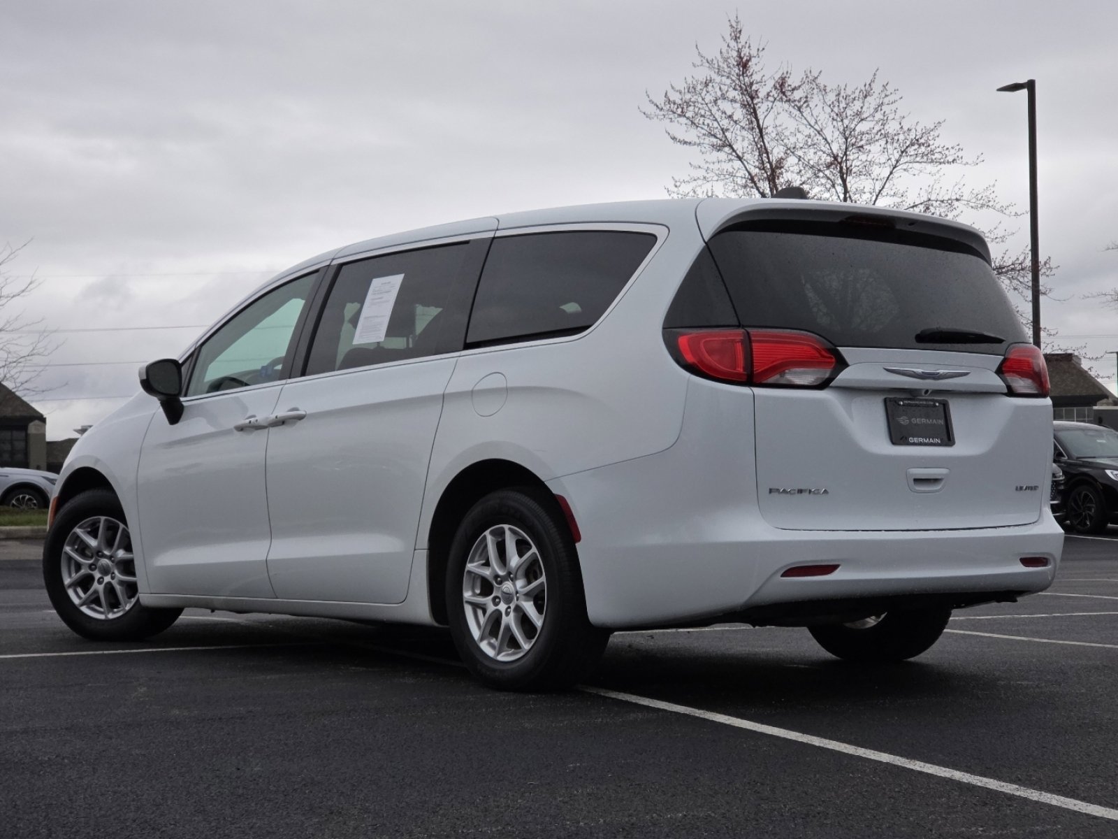 Used 2023 Chrysler Voyager LX image 13