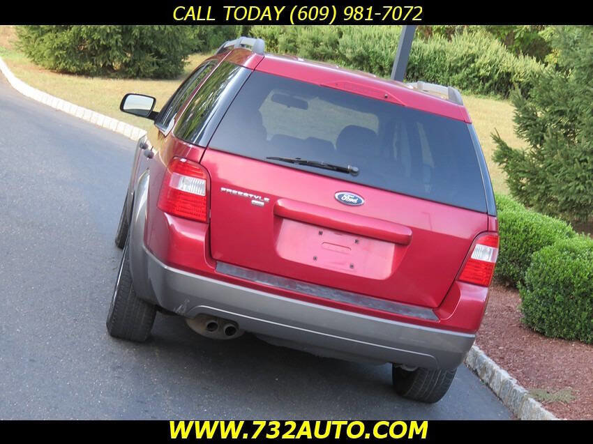 Used 2005 Ford Freestyle SE image 14