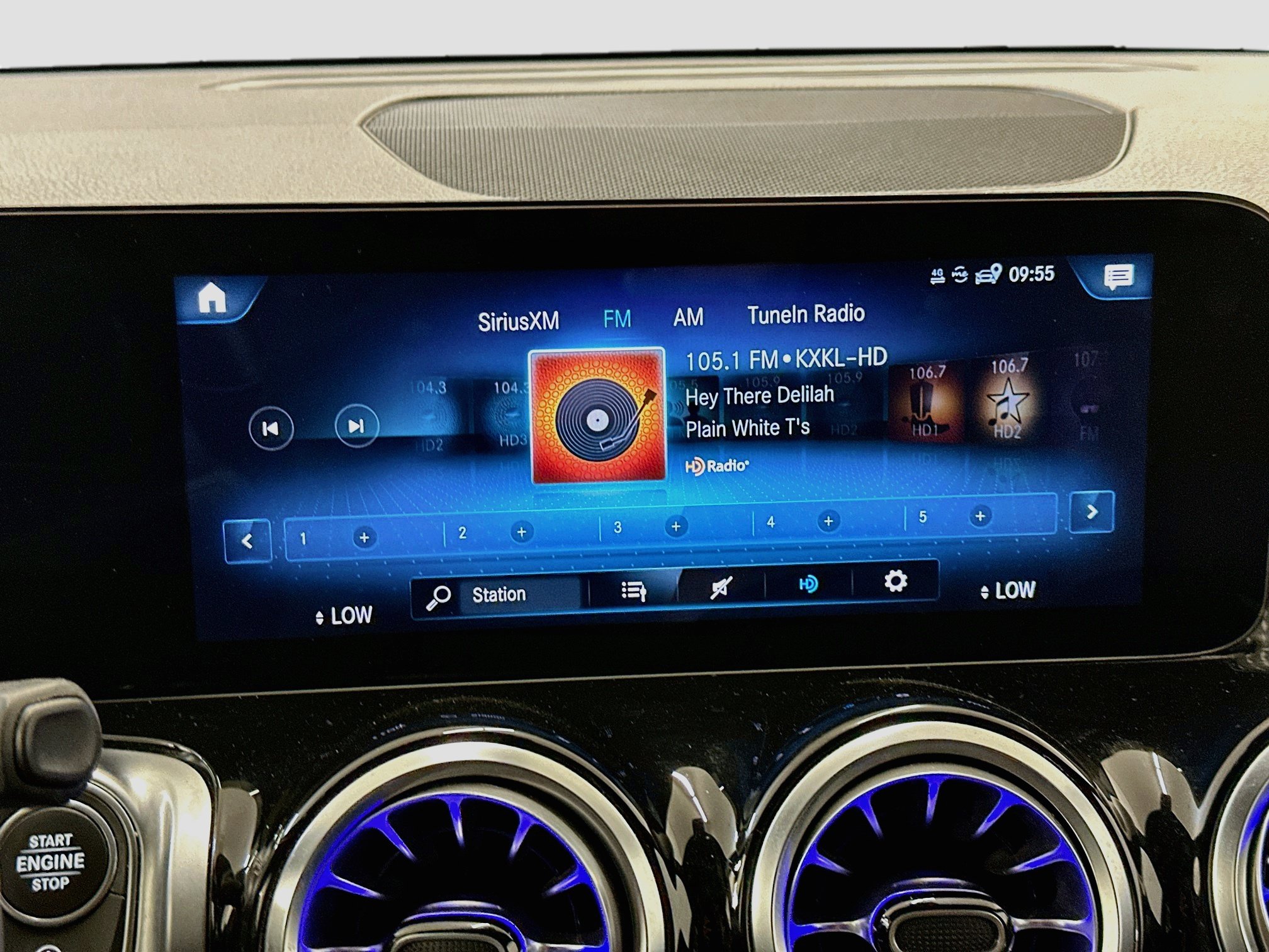 Used 2022 Mercedes-Benz GLB 250 4MATIC w/ Premium Package Lite image 21