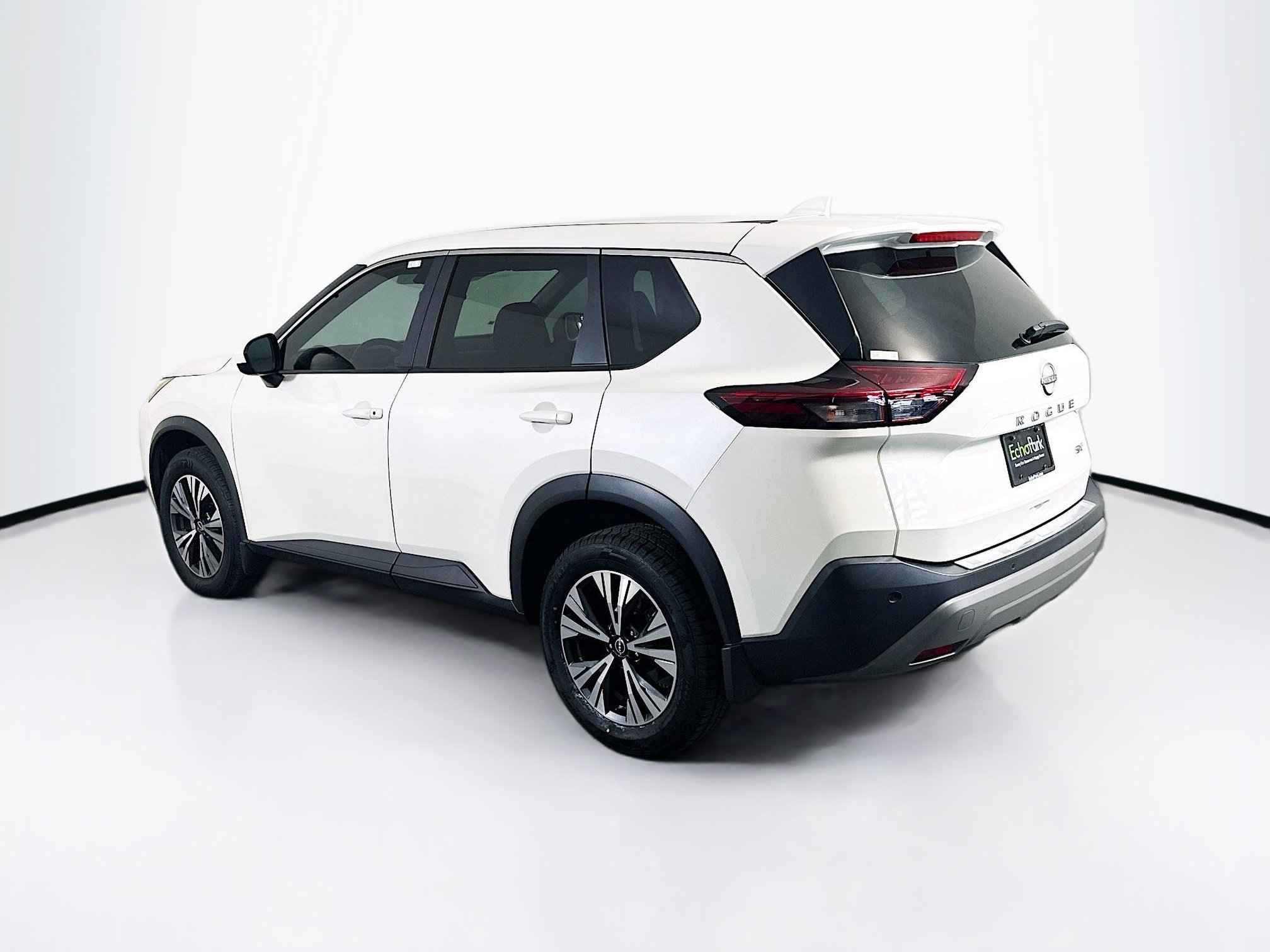 Used 2023 Nissan Rogue SV image 5