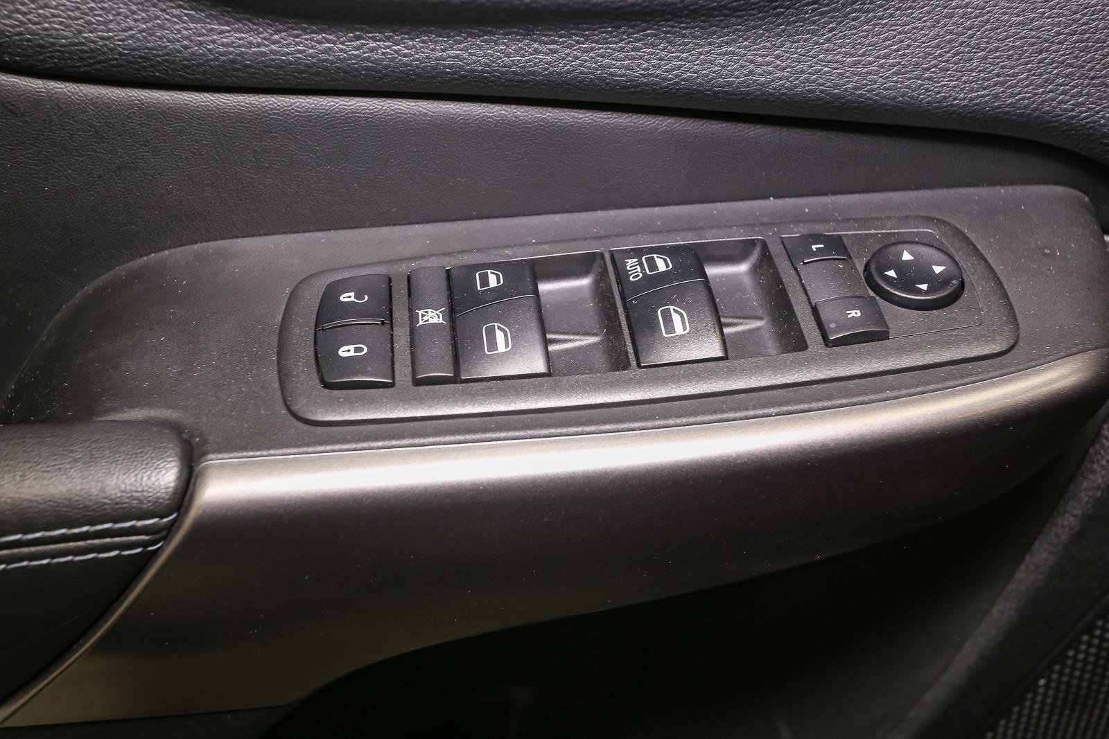 Used 2019 Jeep Cherokee Latitude w/ Popular Appearance Group AWD/4WD image 40