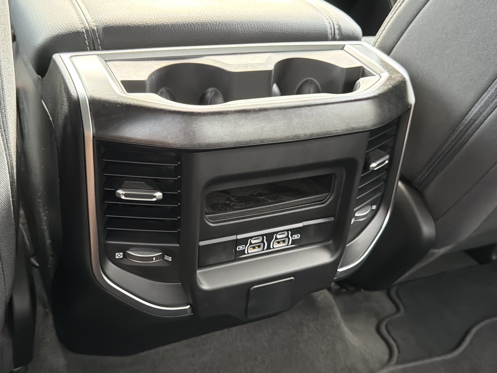 Used 2024 RAM 1500 Big Horn AWD/4WD image 30