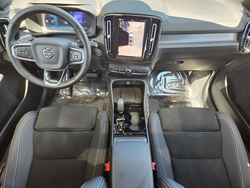 Used 2025 Volvo XC40 B5 Plus AWD/4WD image 16