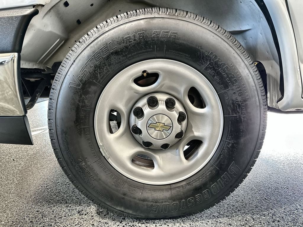 Used 2024 Chevrolet Express 2500 w/ Driver Convenience Package image 18