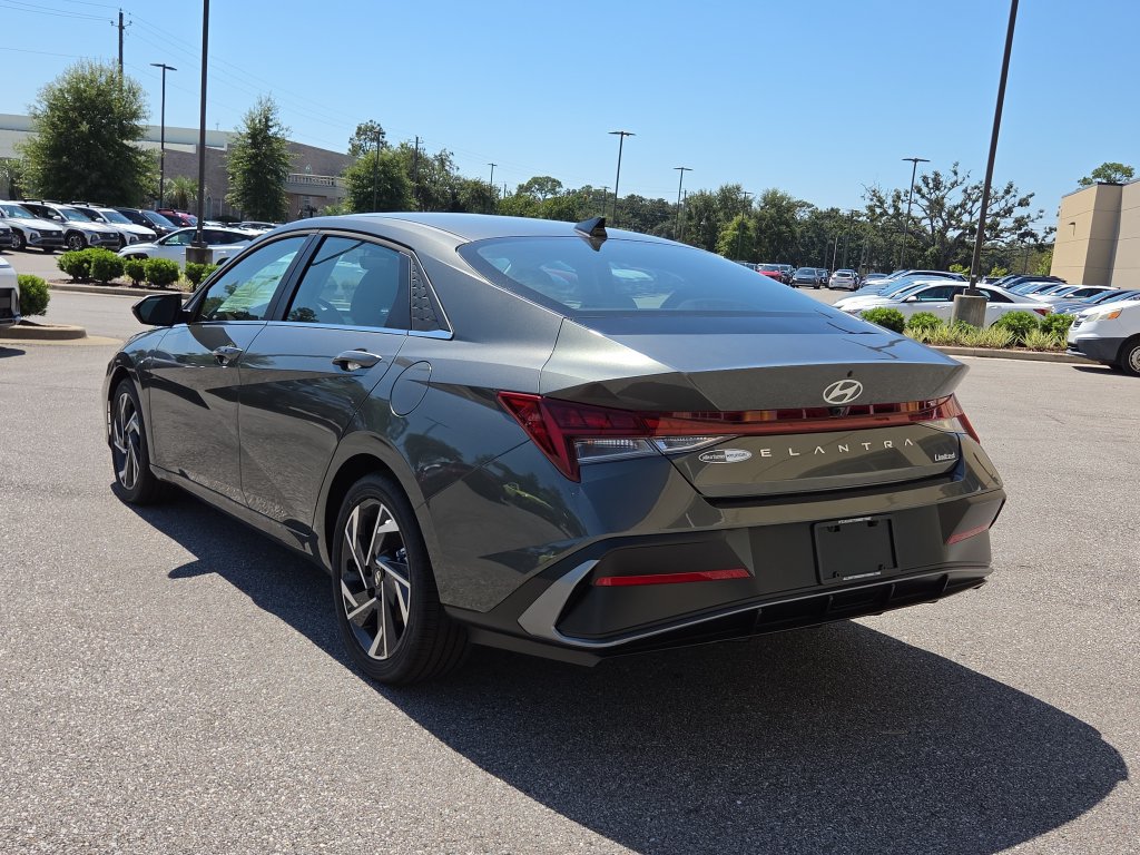 New 2026 Hyundai Elantra Limited FWD image 6