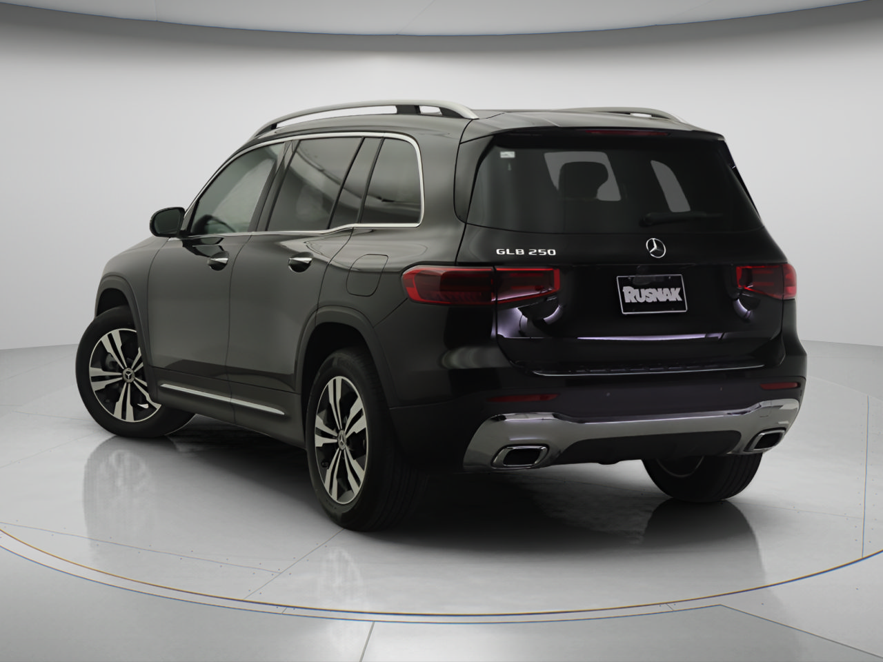 New 2026 Mercedes-Benz GLB 250 image 2