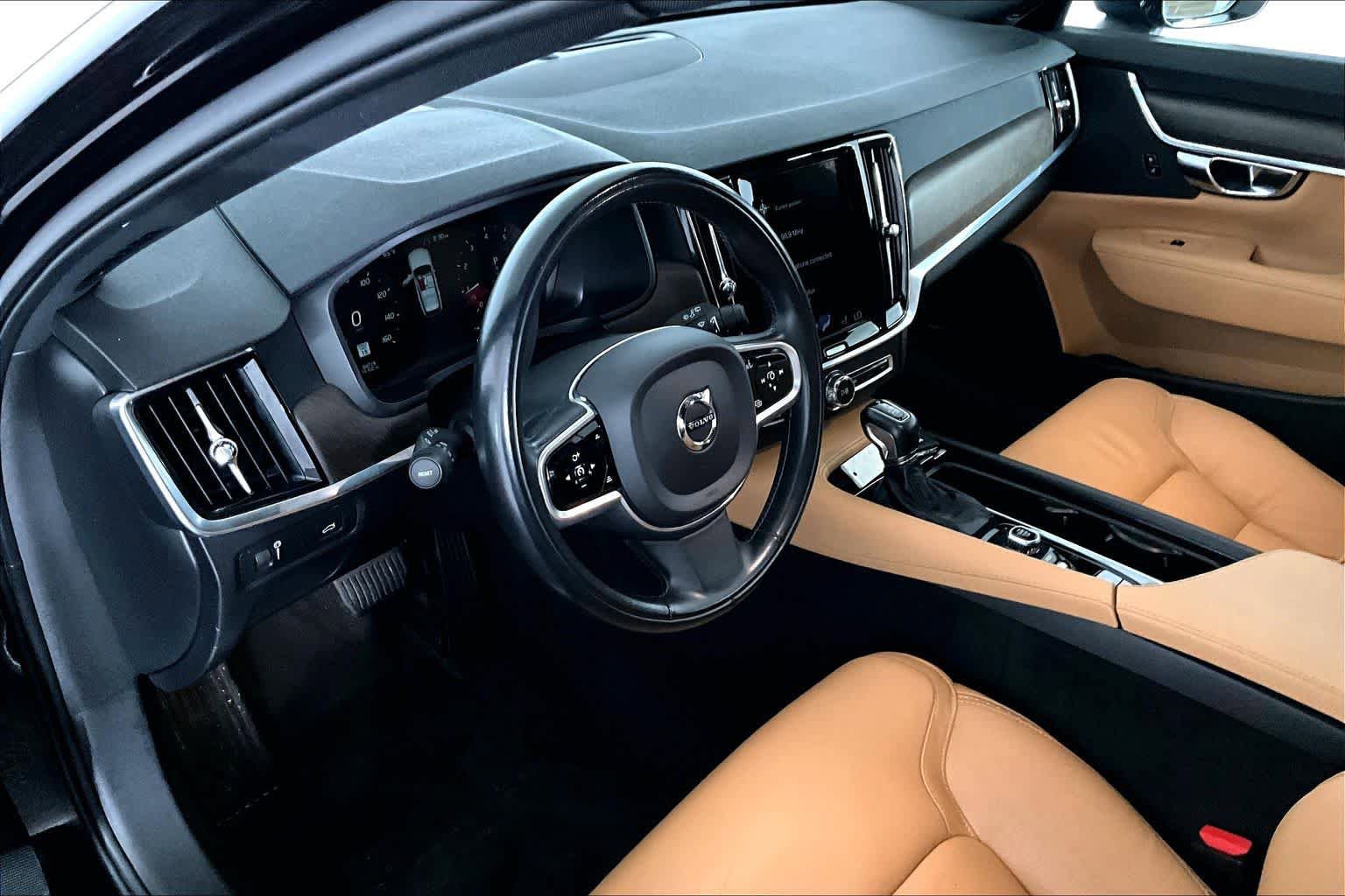 Used 2020 Volvo V90 T6 Cross Country image 18
