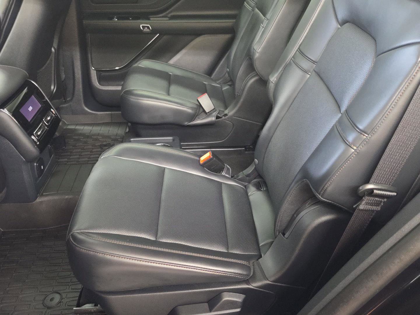 Used 2025 Lincoln Aviator AWD w/ Jet Appearance Package image 7