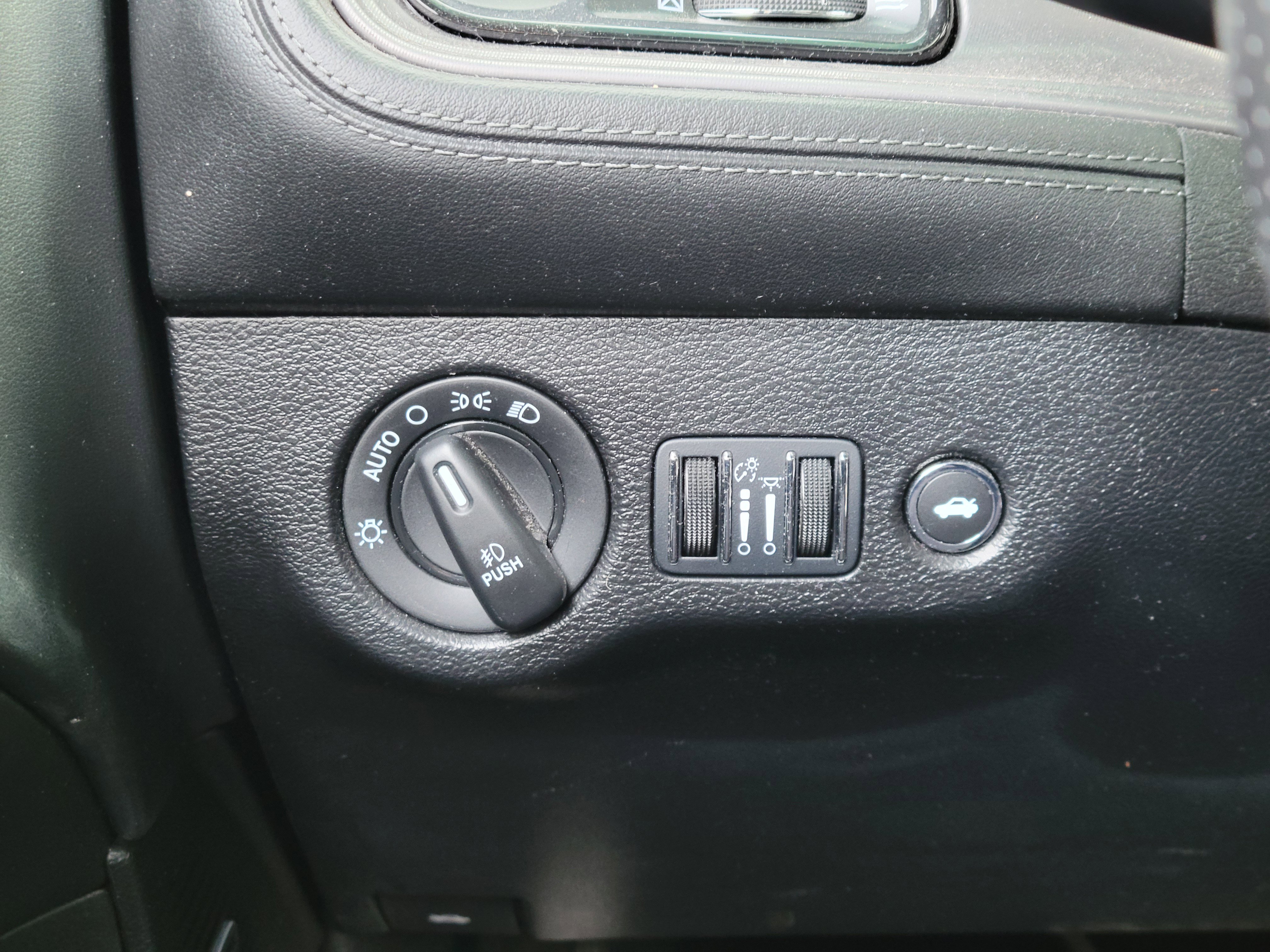 Used 2023 Dodge Challenger R/T w/ Plus Package image 8