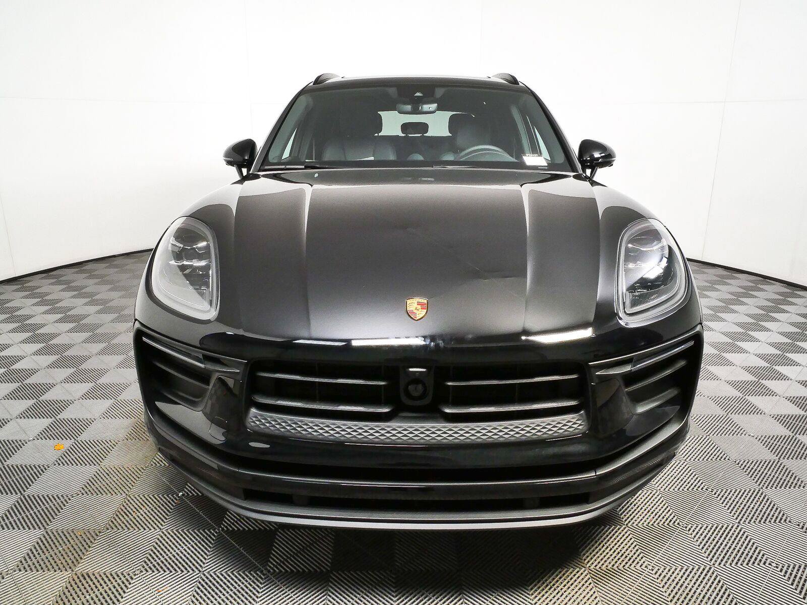 New 2026 Porsche Macan Turbo AWD/4WD image 38