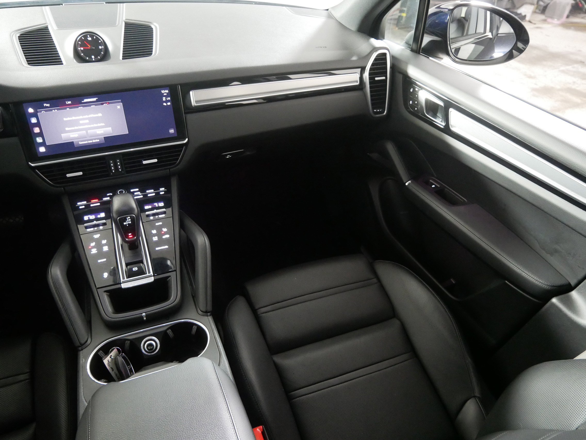 Used 2022 Porsche Cayenne Platinum Edition image 11