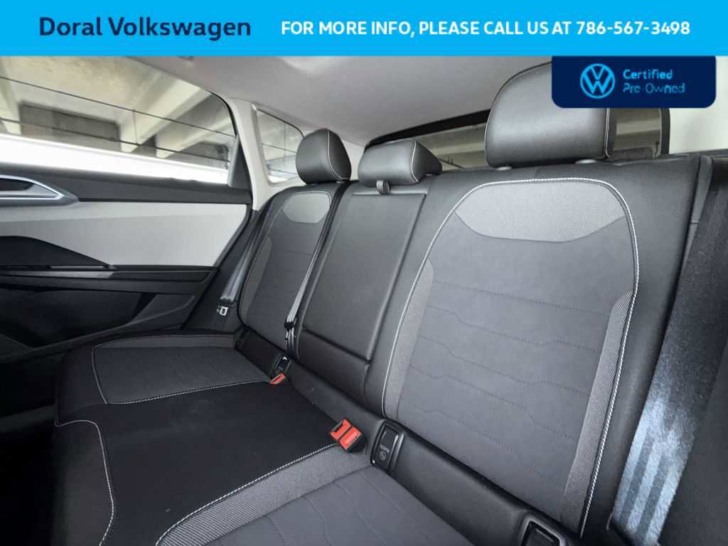Used 2025 Volkswagen Taos SE FWD image 22