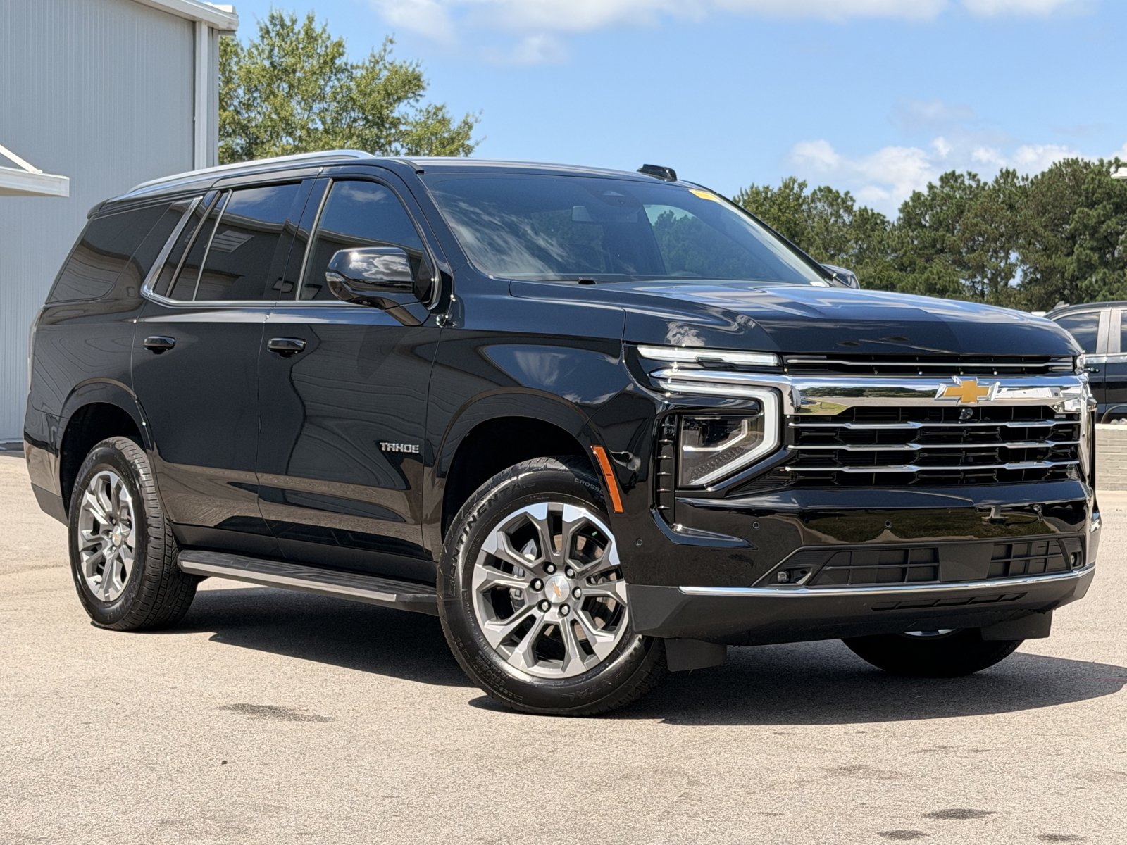 Used 2026 Chevrolet Tahoe LT w/ Comfort Package RWD image 2