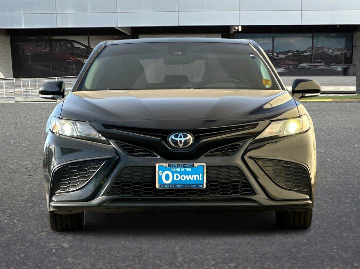 Used 2022 Toyota Camry SE FWD image 11