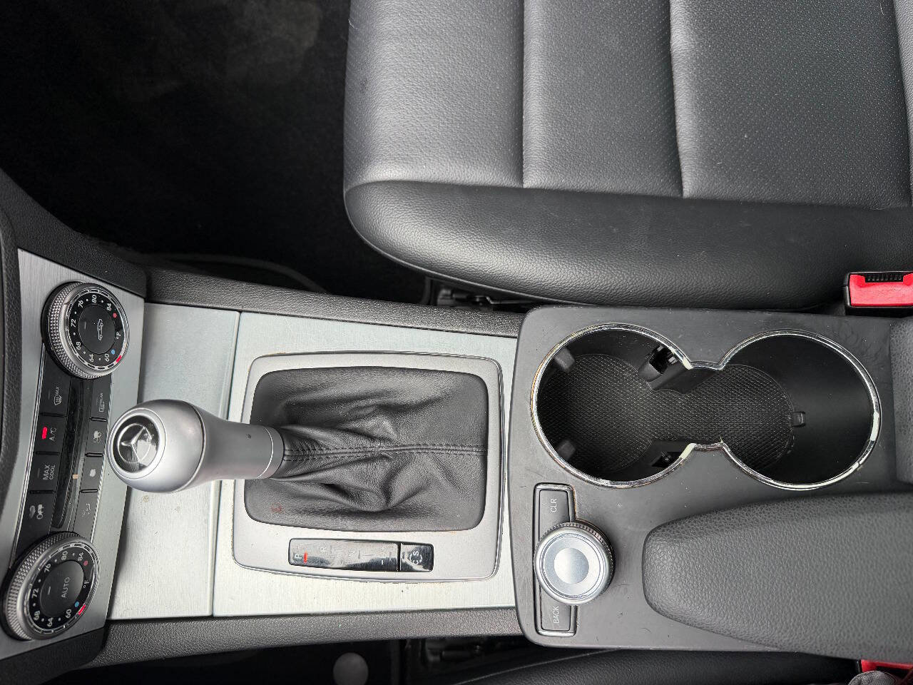Used 2010 Mercedes-Benz C 300 Sedan image 32