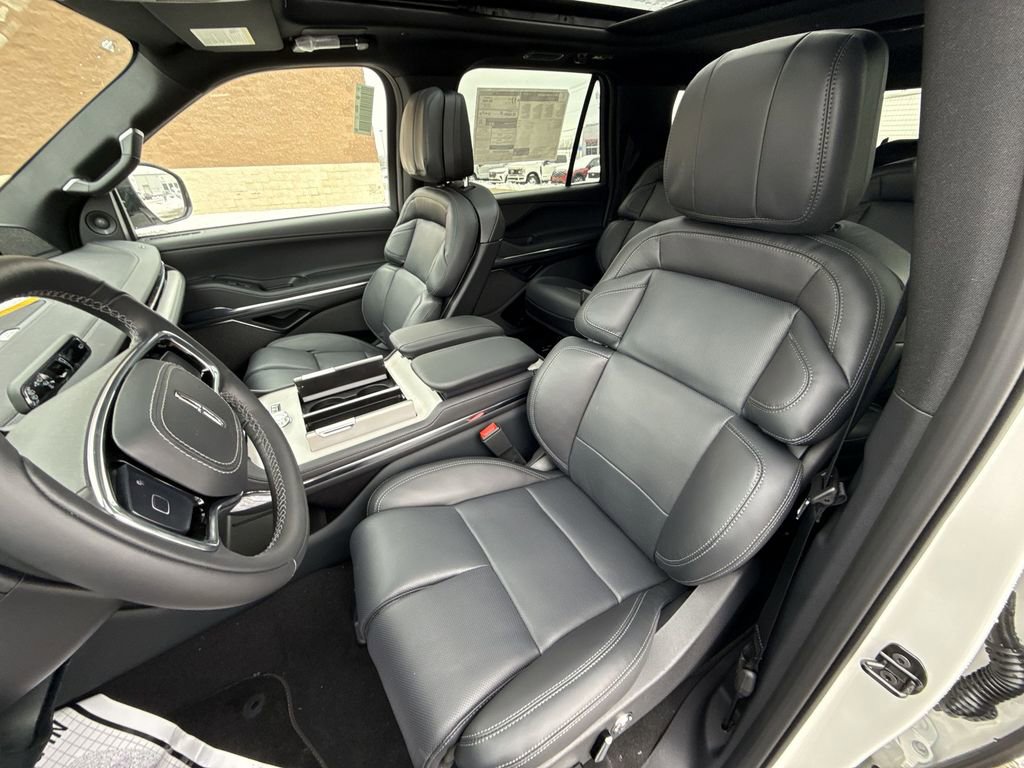 New 2025 Lincoln Navigator L Reserve w/ Jet Appearance Package AWD/4WD image 13