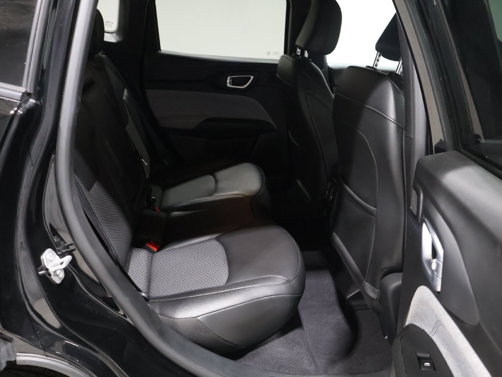 Used 2025 Jeep Compass Latitude w/ Sun & Sound Group AWD/4WD image 22