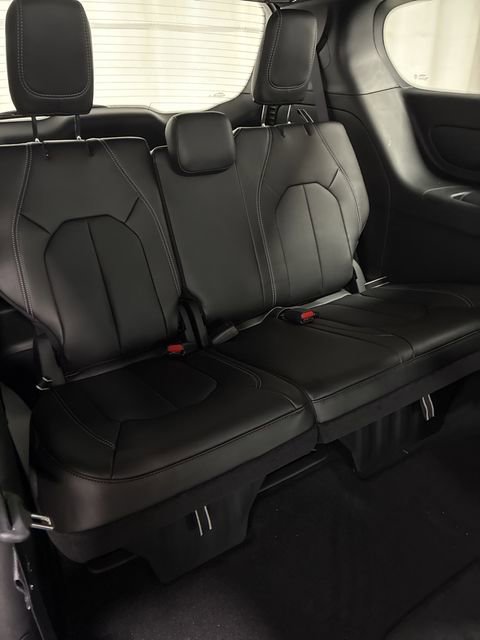 New 2026 Chrysler Pacifica Select w/ S Appearance Package image 28