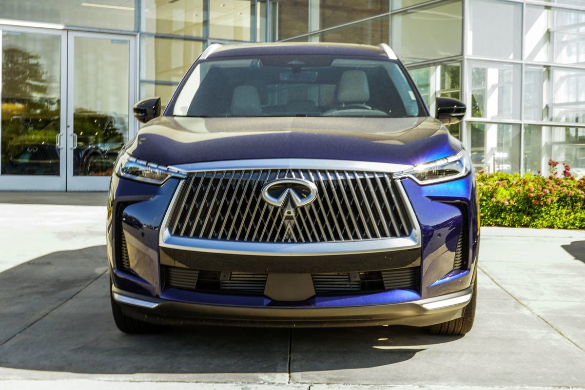 Certified 2026 INFINITI QX60 Luxe w/ Family Package FWD image 7