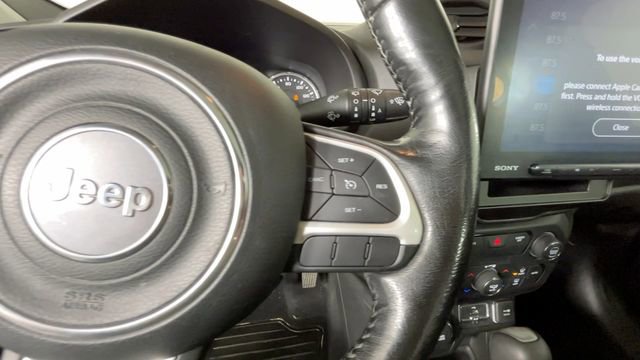 Used 2018 Jeep Renegade Latitude AWD/4WD image 30