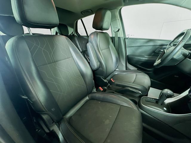 Used 2018 Chevrolet Trax LT w/ Sun & Sound Package image 27