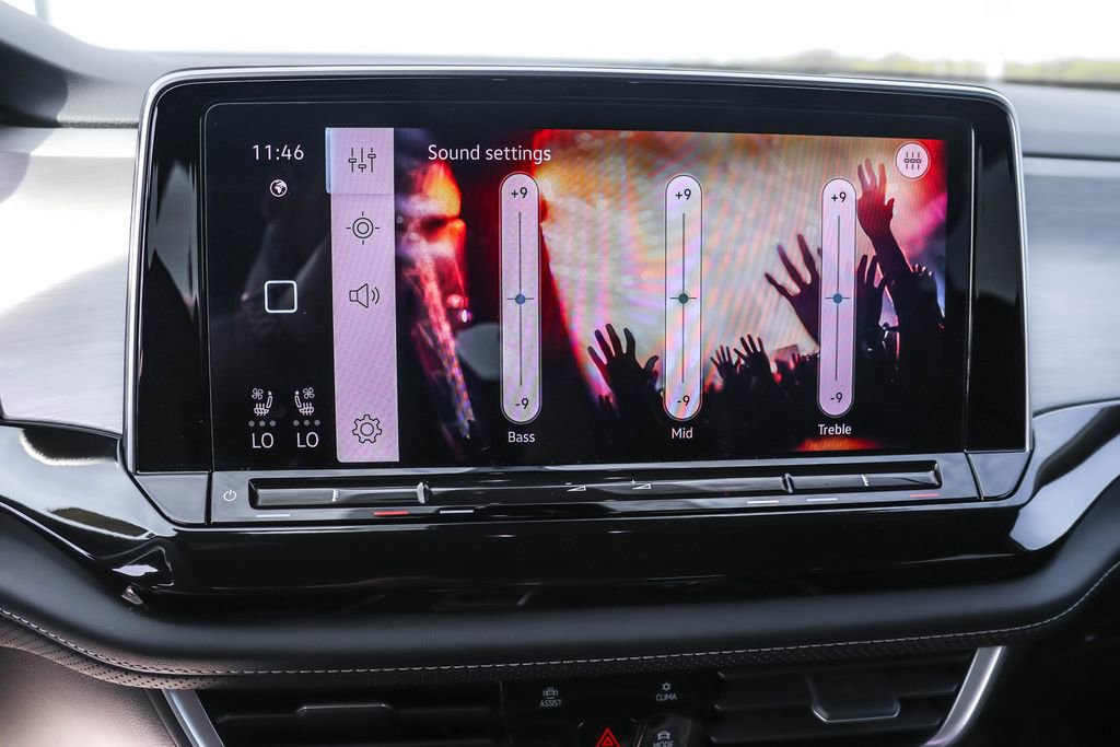 Certified 2025 Volkswagen Atlas Cross Sport SE image 23