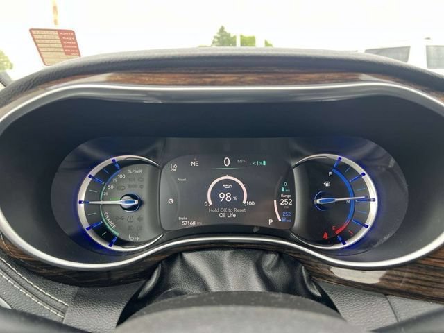 Used 2022 Chrysler Pacifica Limited FWD image 11