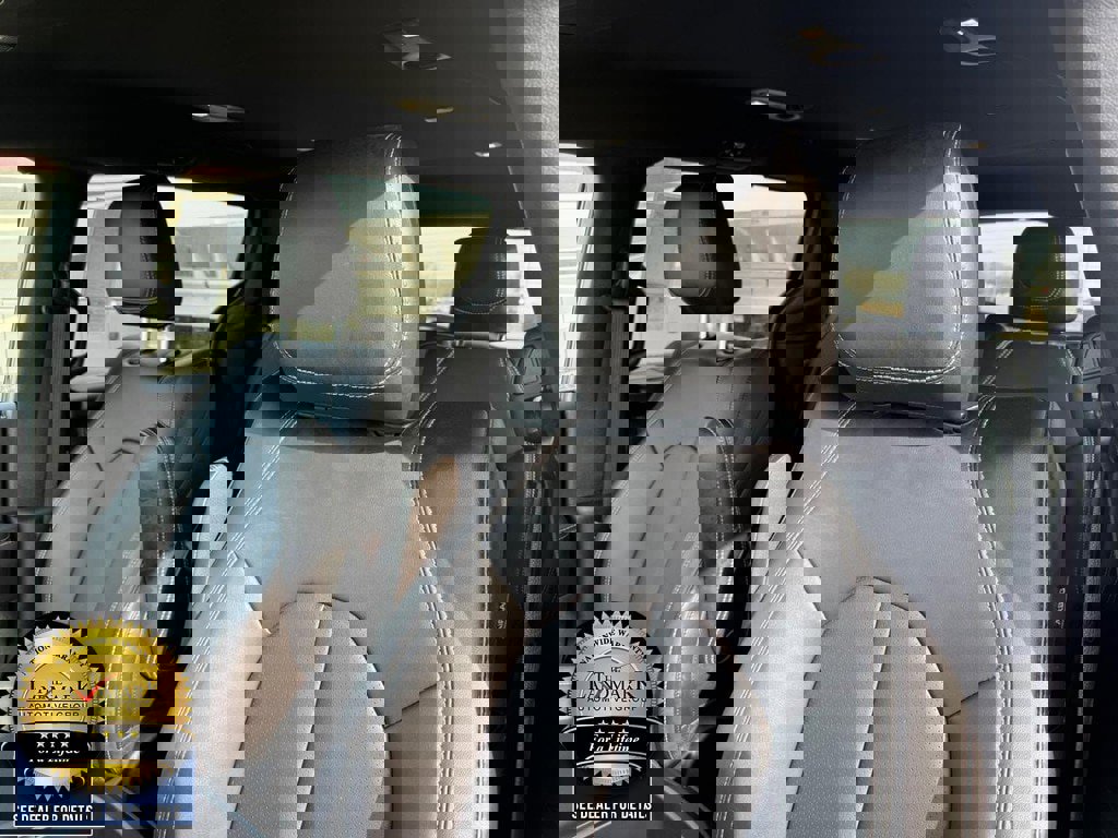 Used 2026 Chrysler Pacifica Select image 8