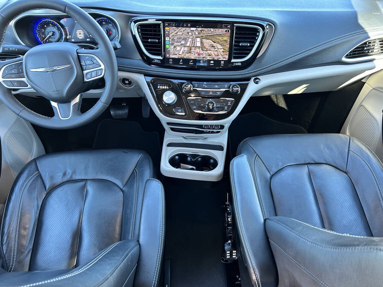 Used 2022 Chrysler Pacifica Touring-L FWD image 6