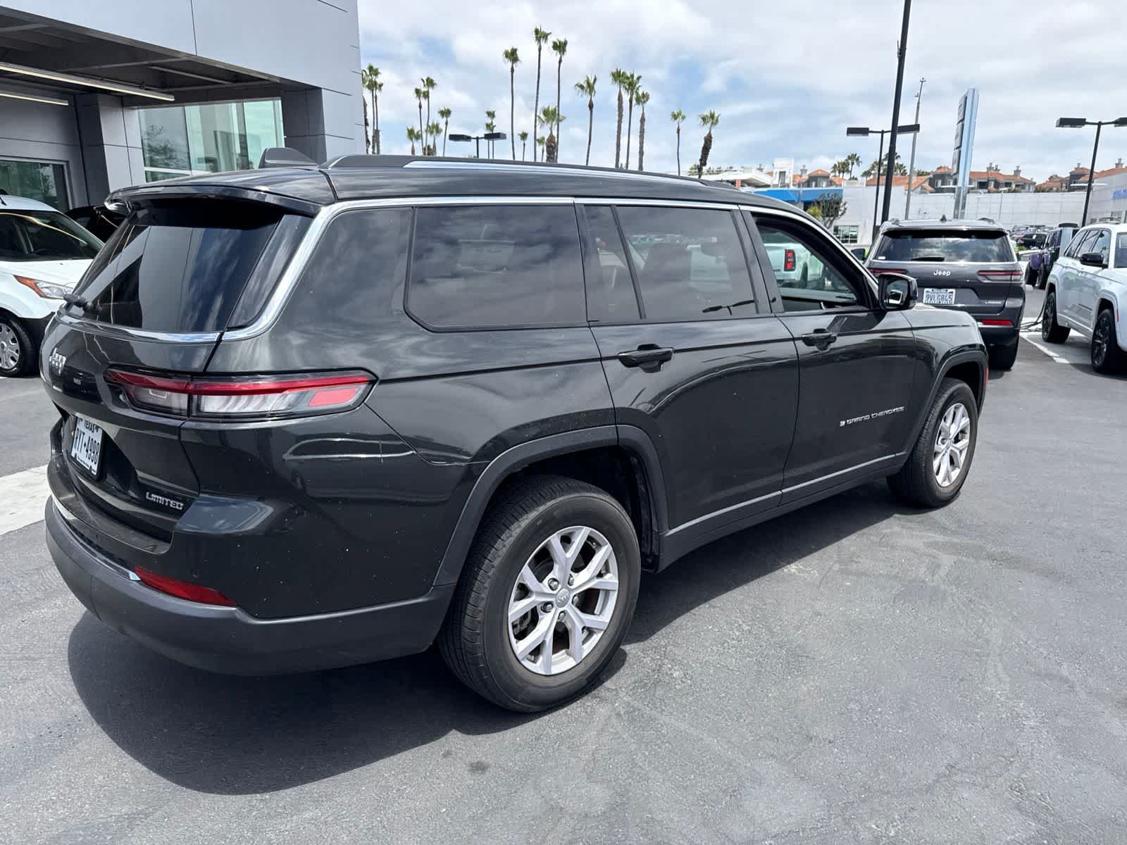 Used 2022 Jeep Grand Cherokee L Limited AWD/4WD image 12